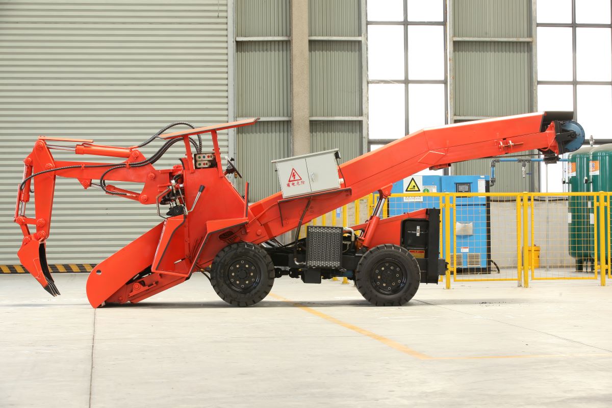 永力通每一臺隧道扒渣機(jī)，出廠前48小時連續(xù)測試