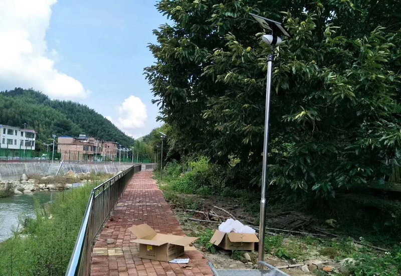分析太陽能平板燈的光電轉換效率衰減原因